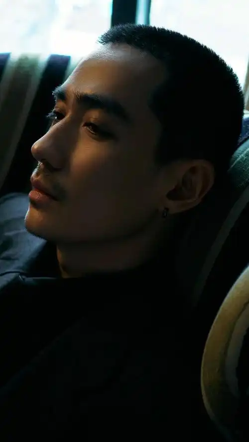 演员朱一龙,成熟稳重,低调内敛,来看帅照