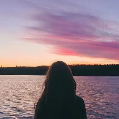 有去无回 是自尊的傲骨 自尊被人称作要强 其实是害怕失望大于希望