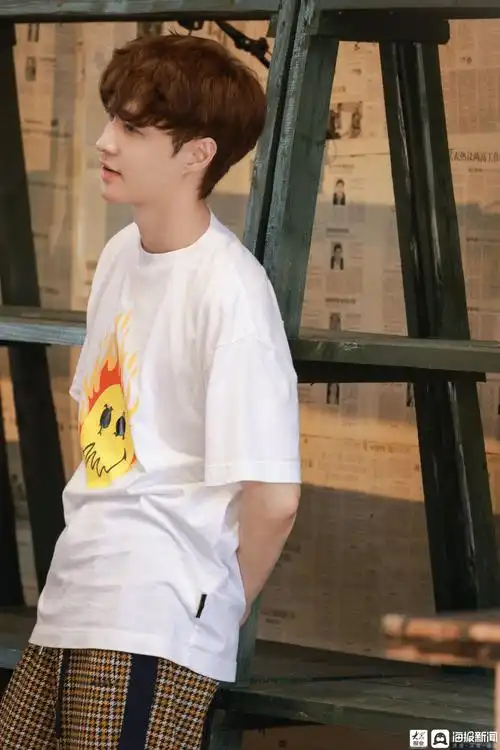 张艺兴为《向往的生活》创作歌曲《吹牛皮》 蘑菇屋欢声笑语不断