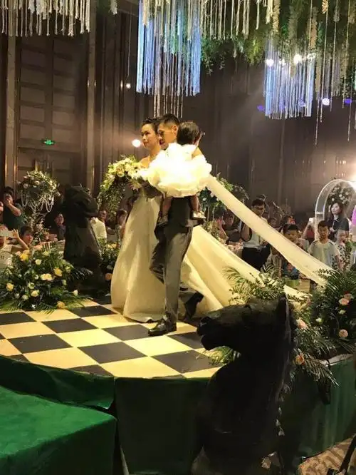 今天的宾客包括许多体操圈的人士,比如五金王邹凯,陈一冰,邢傲伟,肖钦