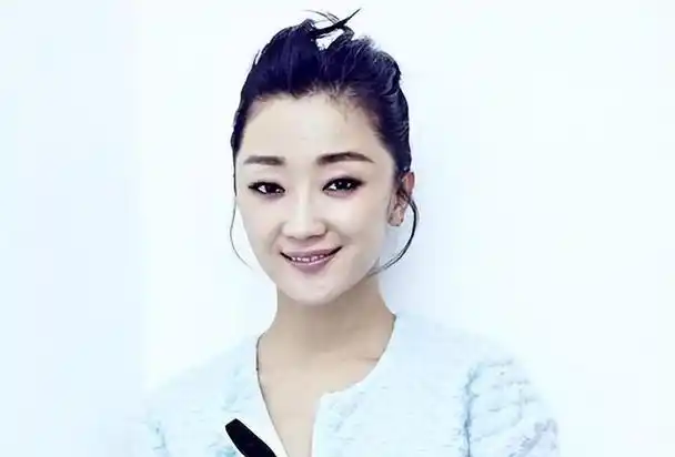 演员张瑶:20岁选秀夺冠,剃光头与蒋雯丽飙戏,两次逼婚圈内大佬