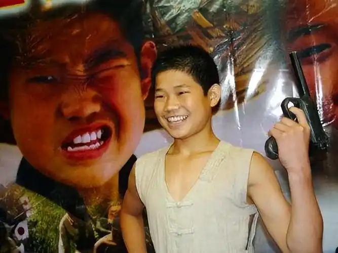 31岁的嘎子和28岁的英子重逢,一个健硕有型,一个女大十八变