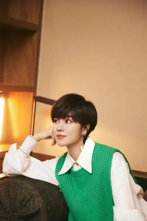 郁可唯短发甜酷飒爽写真图片57