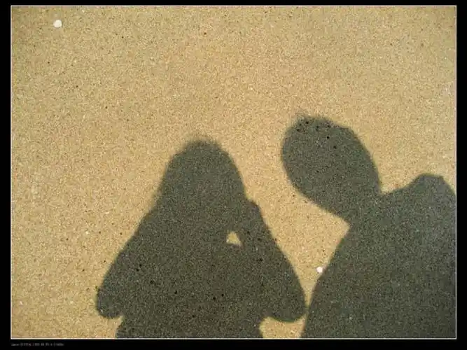 之前看别个的游记,都照了影子,来的时候我就在想,我也要在沙滩上照