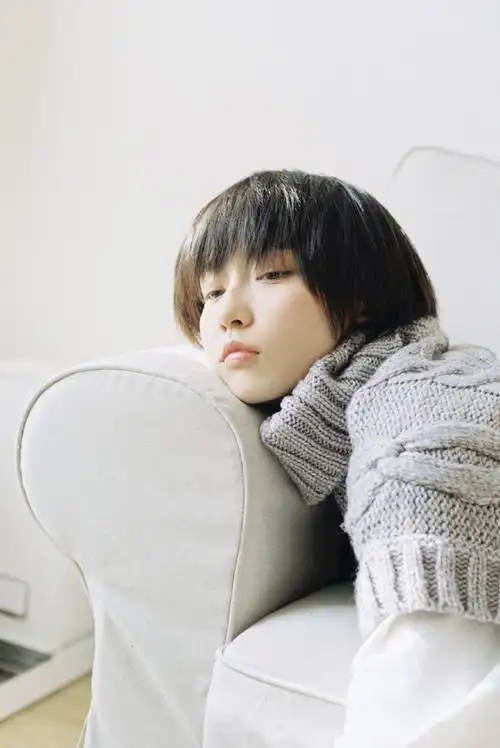 成果慵懒居家沙发写真图片512