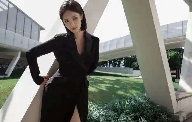 李一桐今天是gq女特工吧##李一桐墨镜西装好a