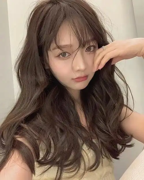 显白发色不用漂发色亚麻色发色秋冬发色推荐初秋新发色～亚麻深茶棕色