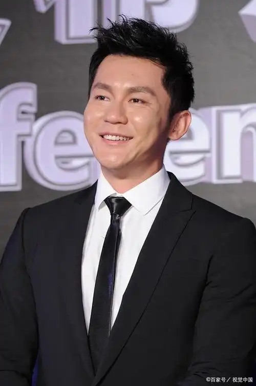 《奔跑吧》主持人李晨发表不当言论,引发网友不满和谴责