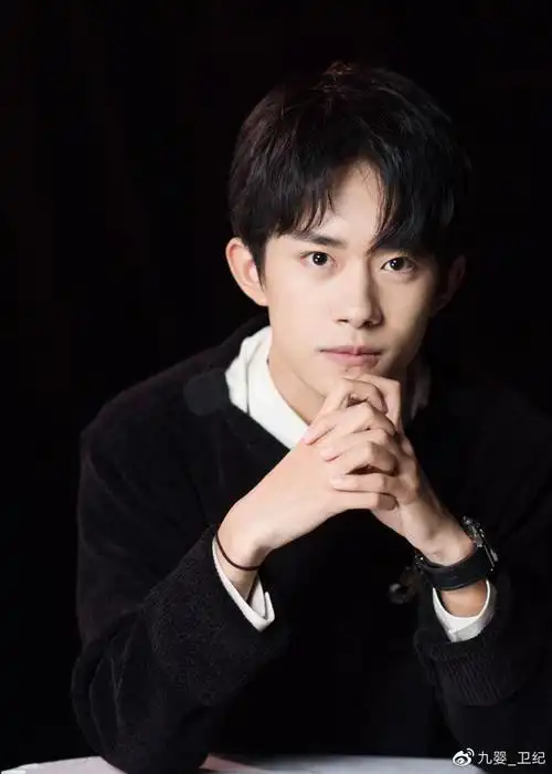 恭喜易烊千玺成首位百亿票房的00后艺人颜值与实力并存