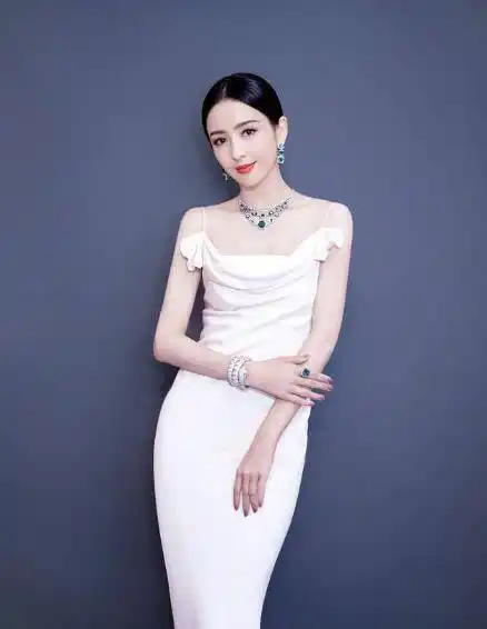 原创佟丽娅贵气珠宝显时尚高雅女人的时尚感可不是装出来的看实际