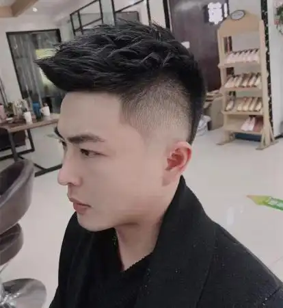 短发男生帅气发型图片(推荐三款清爽又干练的男士发型)插图7