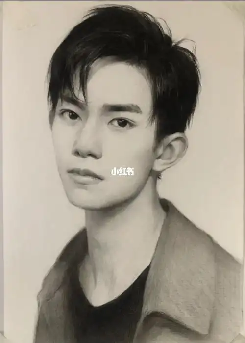 但是感觉哪里怪怪的#易烊千玺 #王源 #tfboy  #美术联考  #素描头像