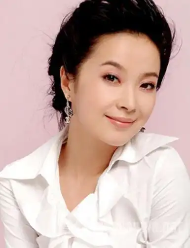 苏岩家庭背景遭曝光爸爸有军方背景苏岩父母都是干什么的苏岩是张少华