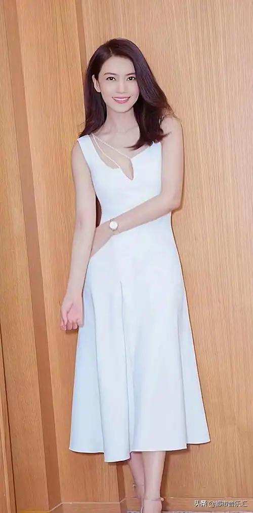 「媒体揭秘」高圆圆婚纱照高清壁纸_高圆圆惊艳全身写真-中纳网