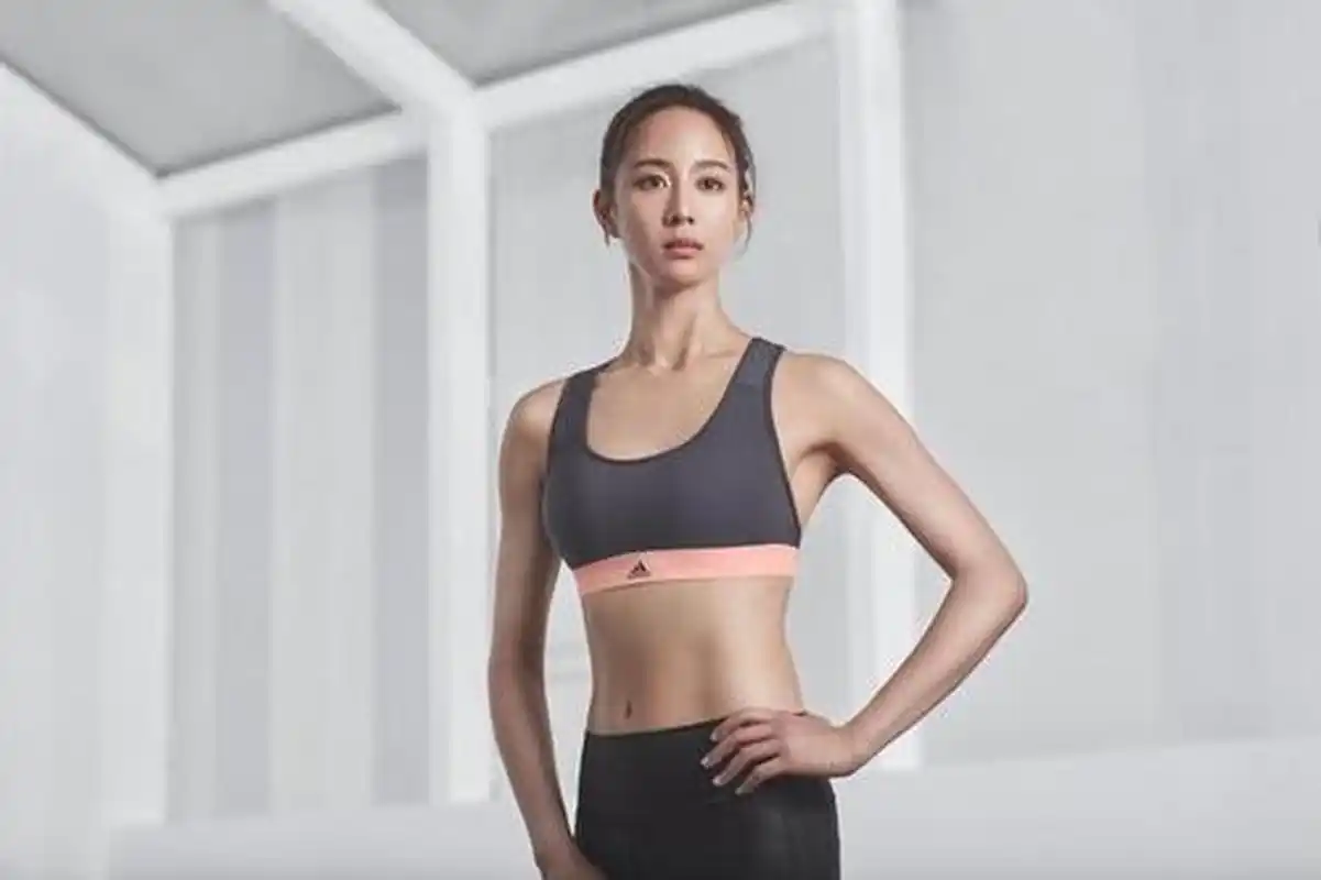 靠着《温暖的弦》大火的张钧甯也是个运动爱好者,被称为"氧气少女",已