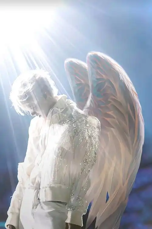 "是光,永远抓不到的影子"#刘耀文 #刘耀文耀眼的你 - 抖音