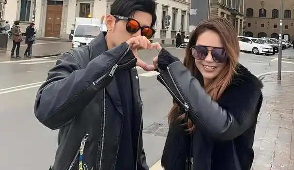 因为爱情昆凌飞奔向周杰伦怀里亲吻拥抱他结婚9年依然如热恋