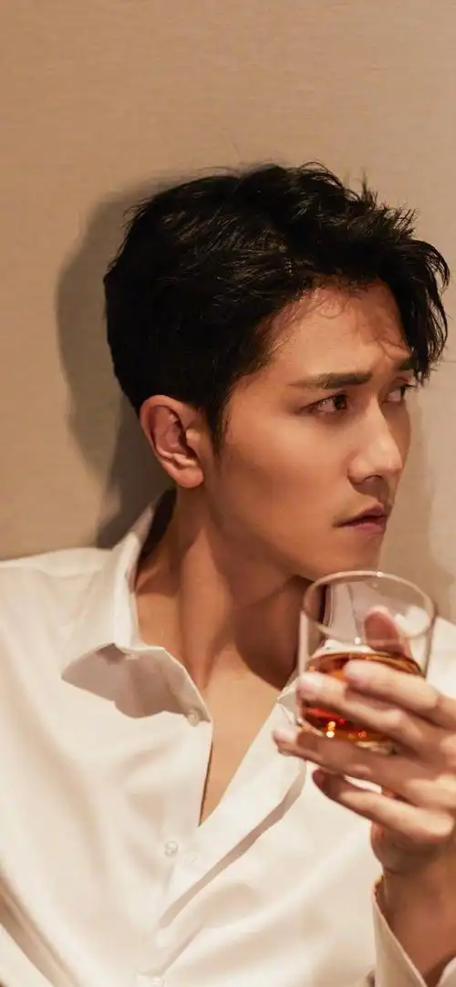 壁纸超话#玫瑰的故事##彭冠英