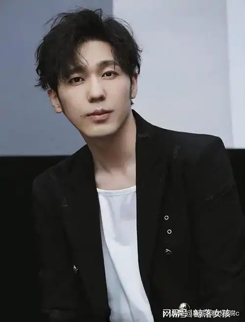 父亲上亿家产,他跑了10年龙套33岁成为实力派|白宇|朱一龙|谢霆锋|最