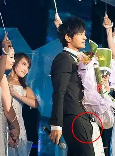 下体激凸 盘点见美女当众起生理反应的十大男星