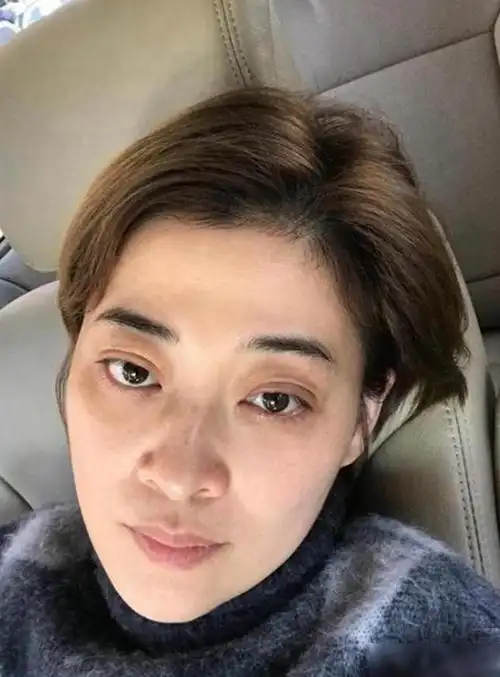 梅婷央视主播海霞素颜照曝光,端庄大方气质优雅,不化妆时她长这样.