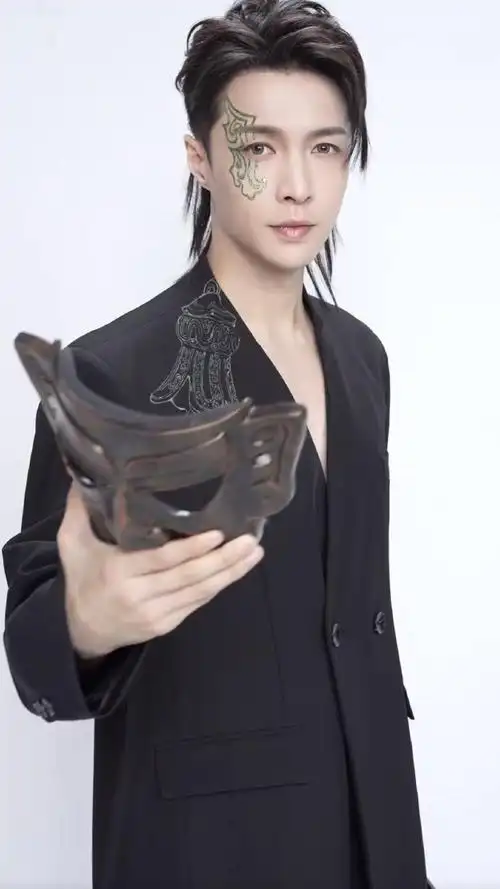 张艺兴 三星堆变装