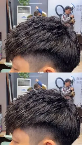 让头发看起来更蓬松更有纹理感的锡纸烫