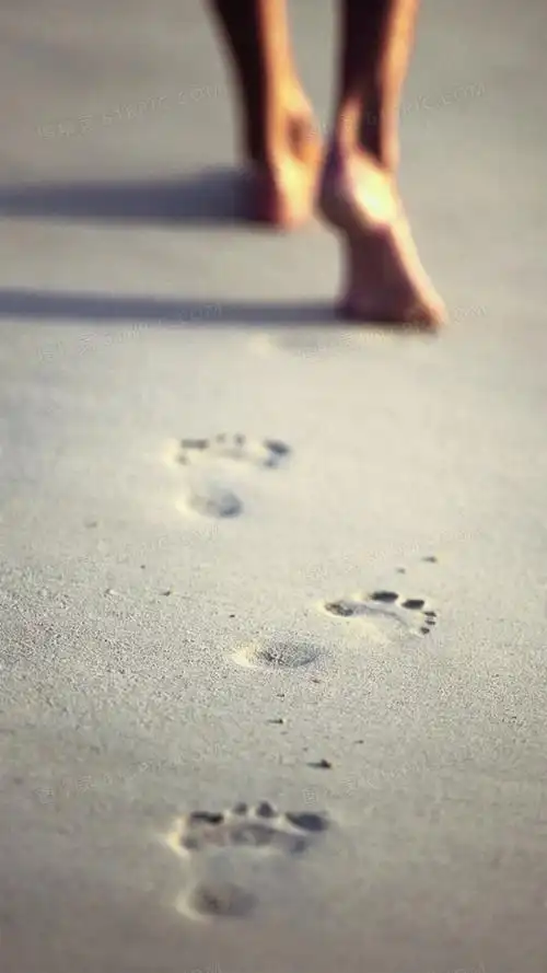海滩上的脚印h5背景