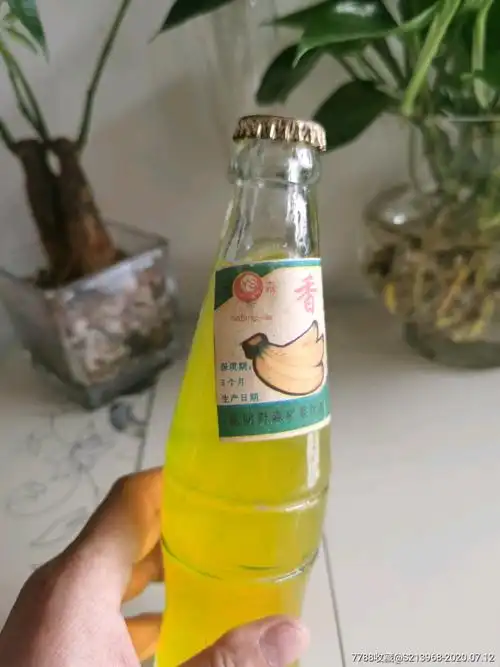香蕉汽水云南产,饮料瓶,果汁/果饮瓶,九十年代(20世纪),玻璃【珠江
