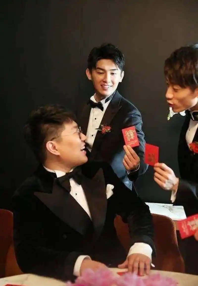 gif创作人# 张一山身高成谜?张一山参加婚礼,身高却成最大亮点!