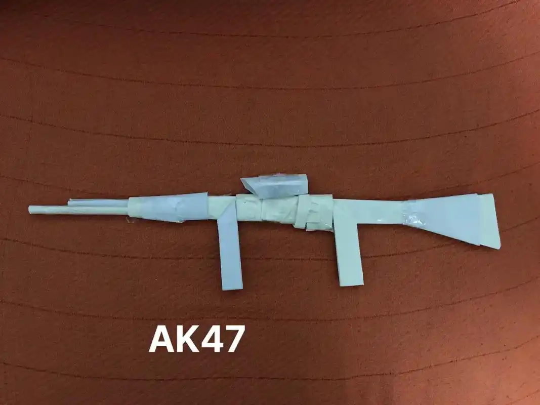 儿子的自己制作的#手工制作 手工纸枪 - 抖音