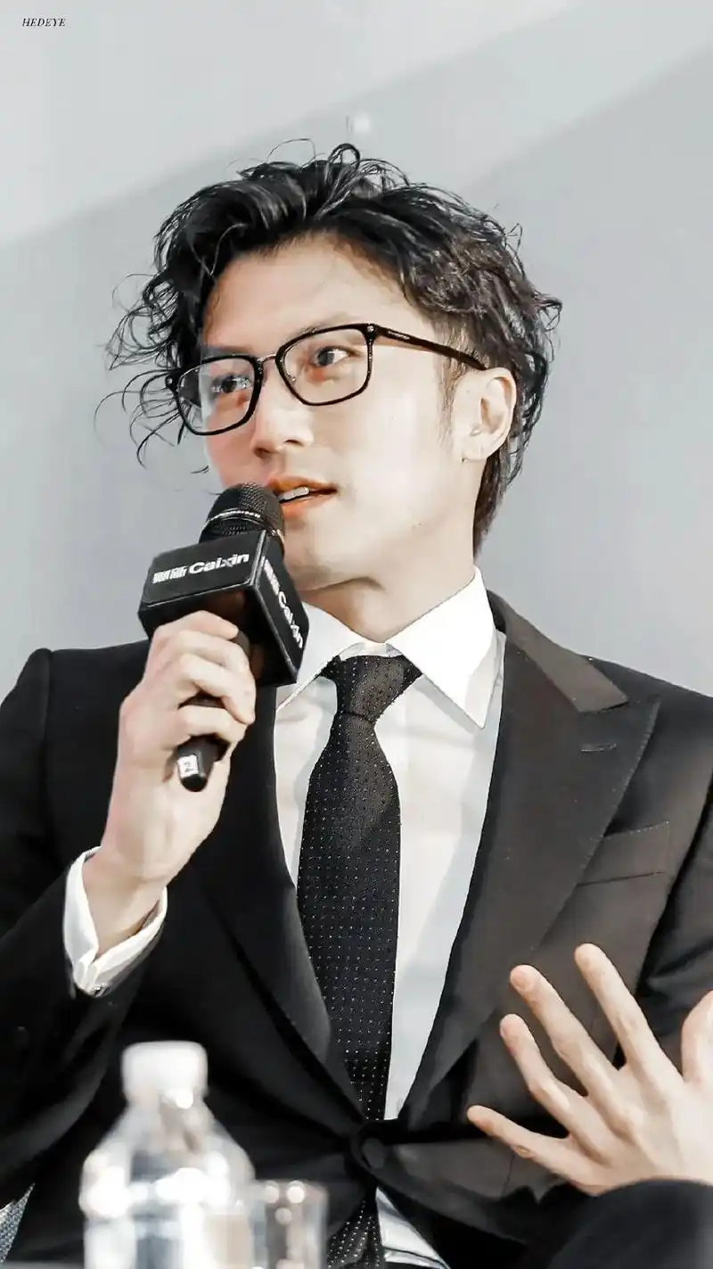 谢霆锋来一波高清卷毛锋