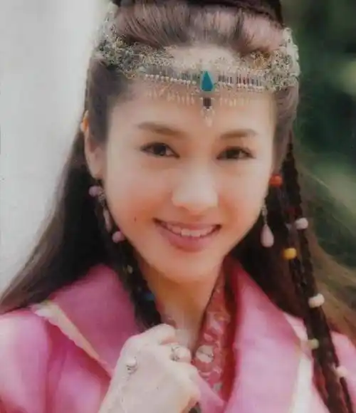 原创黎姿晒时尚照皮肤紧致四肢纤细嫁富商后生活太高级