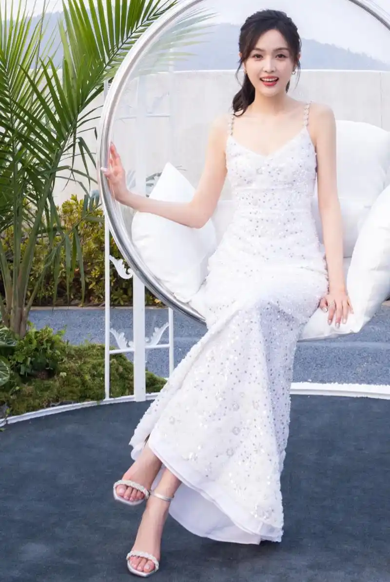 吴宣仪  迷人的美脚丫,你喜欢吗