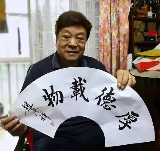 赵忠祥病逝4年,再看遗孀张美珠的选择,才知道夫妻俩有多明智_生活