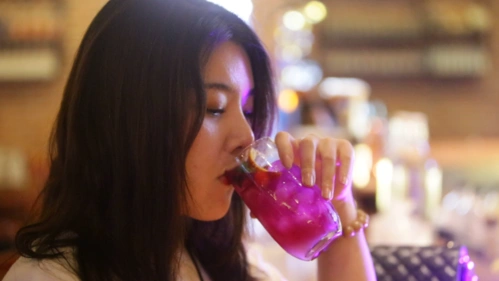 酒吧文化一个人的狂欢一群人的孤单