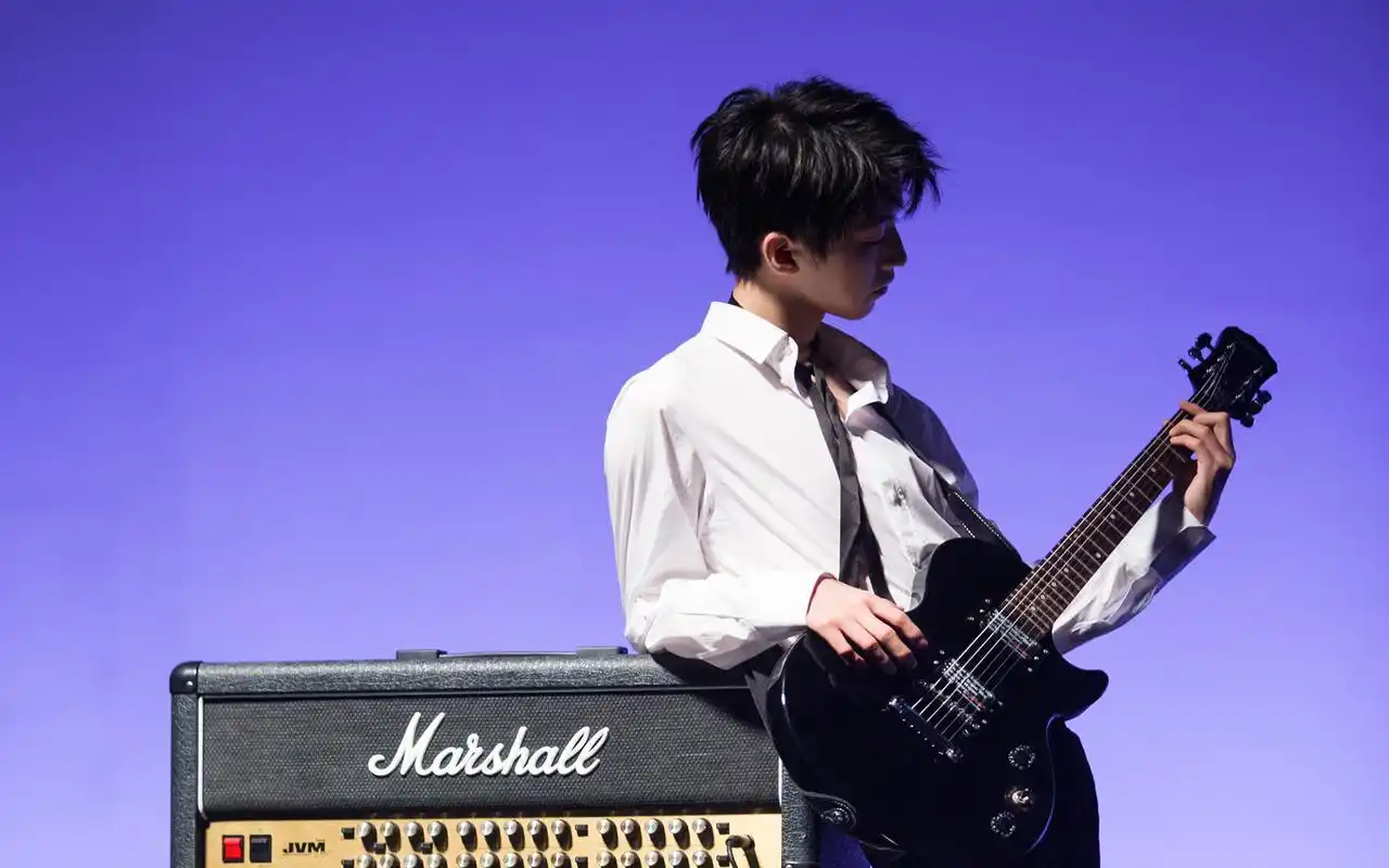 一组tfboys王俊凯帅气写真图片桌面壁纸分享给大家,喜欢王俊凯的朋友