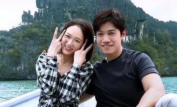 陈乔恩晒和老公马尔代夫旅行照,alan一脸宠溺看着老婆好有爱