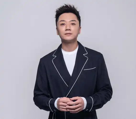 张磊    知名音乐人.第四季中国好声音年度总冠军.