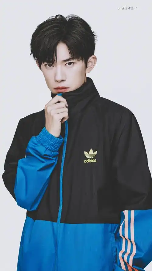 易烊千玺阿迪达斯双线代言人