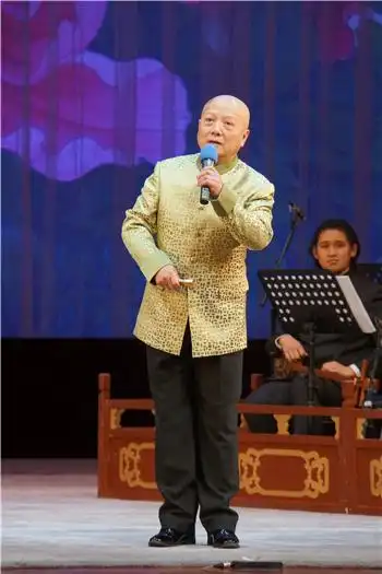 韵味醇厚;朱世慧的《法门众生相》亦庄亦谐;王蓉蓉的《龙凤呈祥》