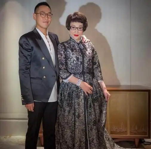 温心汤子嘉高调公布恋情男方是汤臣一品的公子哥