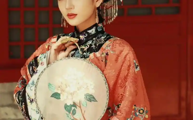 好米好米!!!快来康康【何瑞贤】小姐姐的古装宫廷风造型,氛围感直接拉