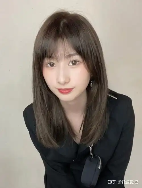 减龄发型2021最新,减龄发型2021最新短发,减龄发型2021最新中长卷发