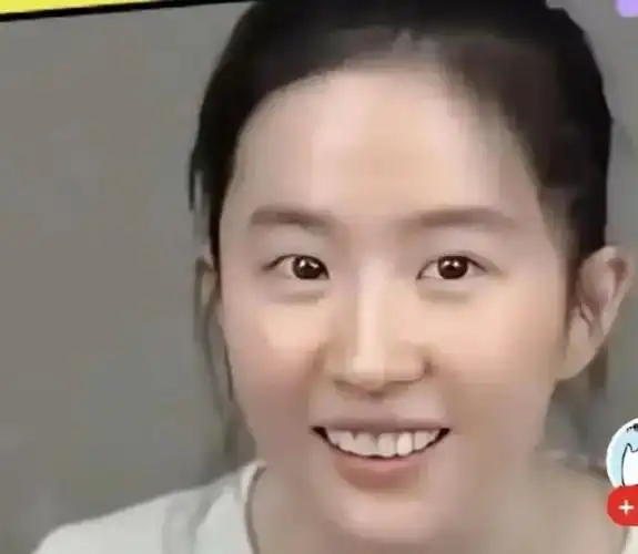 刘亦菲素颜照曝光引热议网友惊呼神仙姐姐也下凡