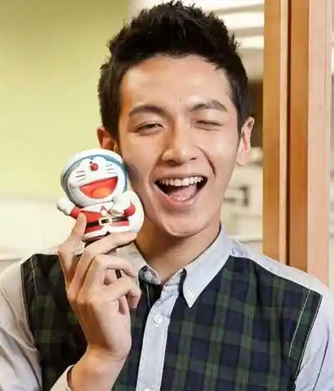 首页 发型 短发 柯震东这款阳光短碎发造型非常清爽时尚的,有活力