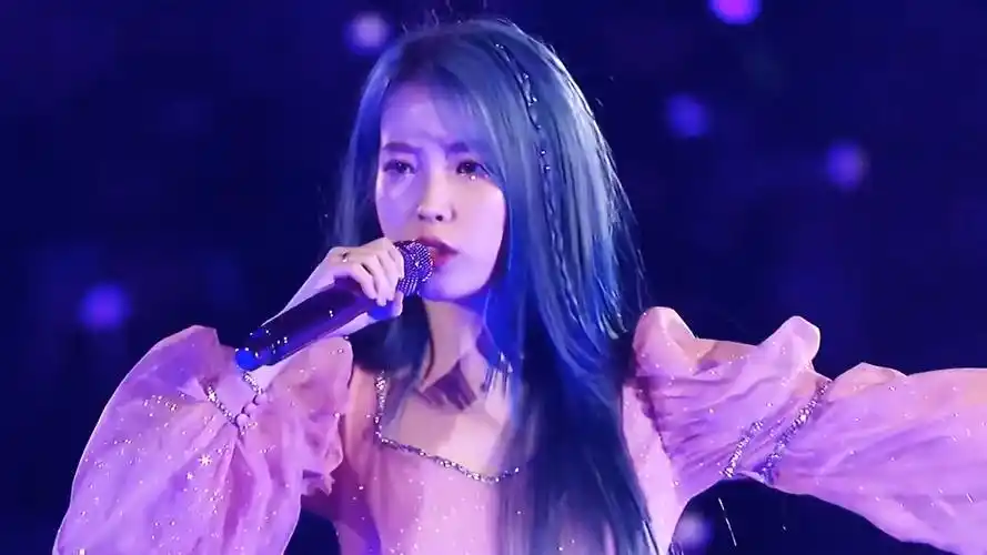 iu李知恩#一个走起路来带风的女人