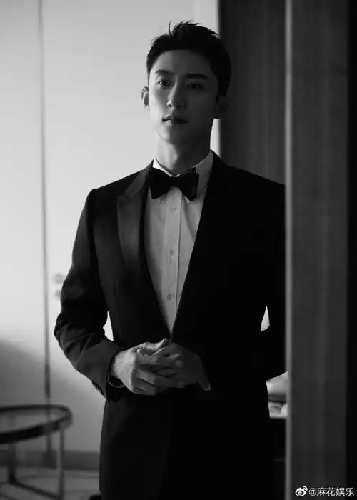 黄景瑜好高啊##黄景瑜双开门冰箱