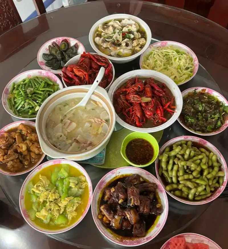 儿子今天来家里吃饭,要求我们把补助从4000提升到5000,饭都吃不下了.