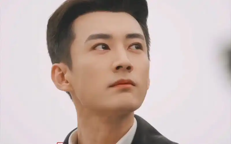 【有些演员天生眉目含情】刘学义新剧开播,饰演归国数学家,收视率新高